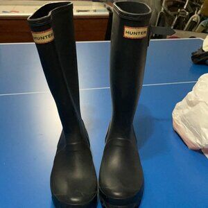 Hunter navy boots kids size 36. A must have. Classic boots, great for winter!